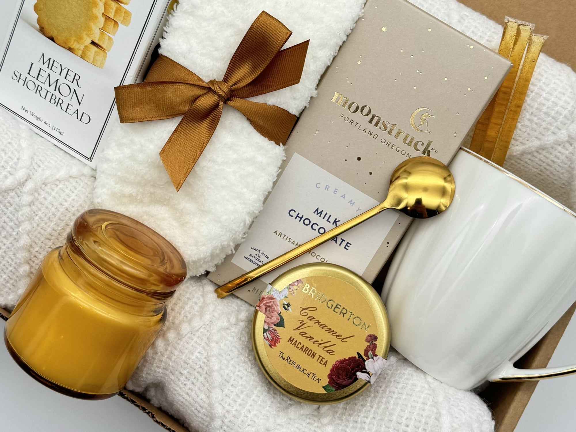 Royal Gilt Gift | Elegant Gift Box With Blanket